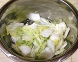 Hình bước làm 1 của món Kim chi trộn siêu đơn giản