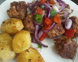 A picture of step 3 of Meat rolls with fried potatoes.
