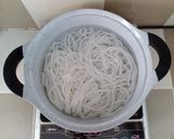 Hình bước làm 4 của món Mì Udon nấu sườn non chay