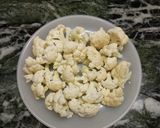 A picture of step 1 of Chilli garlic cauliflower.