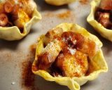 Foto del paso 3 de la receta: Tartaleta casera de cebolla confitada con pulpo á feira