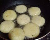 সুজির কাকরা পিঠে (Soojir kakra pithe recipe in Bengali) রেসিপি ধাপ - 8 ছবি