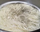 彩椒肉末拌麵&菠菜的食譜步驟1照片