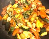 Foto del passaggio 4 della ricetta Zucchine in padella con Wiener Würtstchen di Francoforte