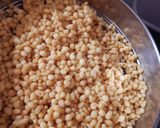 बूंदी के लड्डू (boondi ke ladoo recipe in Hindi) रेसिपी चरण 2 फोटो