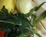 Gyöngyöstyúk húsleves recept fázis 1 fotója