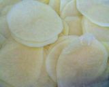 Hình bước làm 1 của món Khoai tây chiên muối và giấm (crispy salt and vinegar potato)
