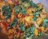 A picture of step 12 of Cauliflower dry veg 😋.