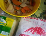Foto langkah ke 1 dari resep Cireng sayur sop isi mozzarella.