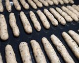 Foto del paso 2 de la receta: Grissini saborizados de queso y panceta