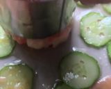 Foto del paso 3 de la receta: Tapa de Carpaccio de tomate rosa y pepino con timbal de ahumados