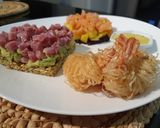 Foto del passaggio 2 della ricetta Gamberoni in pasta kataifi e tartare di tonno e salmone