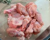A picture of step 1 of Japanese yakitori-style seasoned chicken wings.