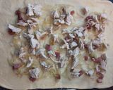 Foto del paso 4 de la receta: Stromboli de pollo, queso y panceta