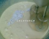 Foto langkah ke 5 dari resep Simple Birthday Cake.