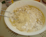 Foto del paso 2 de la receta: Coca salada de tomate atún y huevo