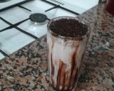 A picture of step 2 of Oreo milk shake #cookpadramadan.