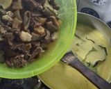 Foto langkah ke 4 dari resep Soto Kuning Bogor.