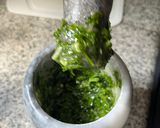 Foto del paso 2 de la receta: Pesto en mortero 💚