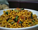 Foto langkah ke 8 dari resep Mie Goreng Pedas Manis.