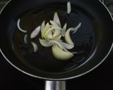 Hình bước làm 1 của món Giá đậu nành xào thịt ba chỉ