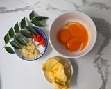 Foto langkah ke 2 dari resep Udang Abon Telur (Butter Prawns with Egg Floss).