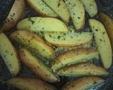 Foto langkah ke 4 dari resep 147. Potato Wedges Teflon.