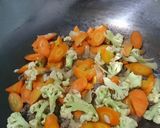 Foto langkah ke 3 dari resep Tumis Kembang Kol.