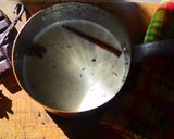 Une image de l'étape 1 de Chocolat chaud aux épices de Noël.