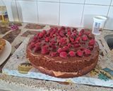 Foto del paso 8 de la receta: Torta deleite con triple rellenos decorada con ganache de chocolate blanco y frambuesas