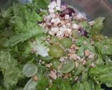 Foto del paso 2 de la receta: Ensalada Navideña de Uvas y Lechuga