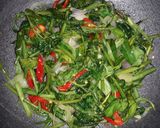 Foto langkah ke 3 dari resep Tumis Kangkung 🌶.