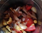 A picture of step 2 of Kadhai paneer.