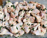 Foto del paso 2 de la receta: Muslitos de pollo en salsa