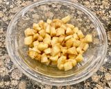 Foto del paso 2 de la receta: Bocaditos de manzana con pasas