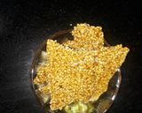 A picture of step 4 of Til Ke Laddu.