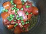 ટોમેટો સૂપ અને મટર રાઈસ (Tomato Soup Pea Rice Recipe In Gujarati)
