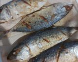 Foto langkah ke 2 dari resep Ikan Kembung Bumbu Kuning.