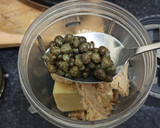 Foto del paso 1 de la receta: Dip de salmón con cheddar y alcaparras