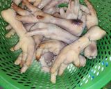 Foto langkah ke 1 dari resep Seblak ceker soun sayur.