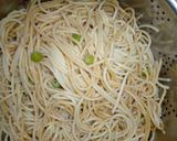 A picture of step 1 of Egg scrambled spaghetti.