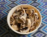 Foto langkah ke 3 dari resep Chicken Stroganof with Coconut Milk /santan.