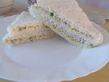 Sándwiches simples de pollo con pan de miga