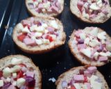 A picture of step 4 of Bun-pizza.