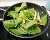 簡單做「小松菜炒雞肉」充滿香氣!!的食譜步驟4照片