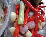 Foto langkah ke 1 dari resep Balado udang kentang.