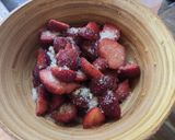 Foto del paso 1 de la receta: Postre en copas de frutillas, súper fácil