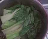 Foto langkah ke 2 dari resep Tumis Pokcoy Bawang Putih.