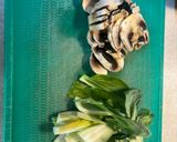A picture of step 3 of Stir-Fried Noodles with Duck Leg.