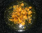 Foto langkah ke 4 dari resep Ayam Bihun Tiram.